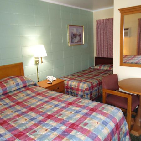 Tower Motel Грін-Бей Екстер'єр фото