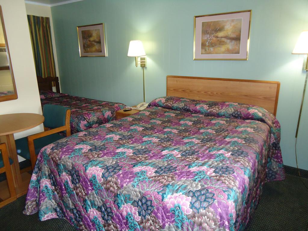 Tower Motel Грін-Бей Номер фото