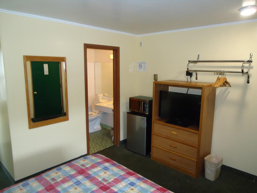 Tower Motel Грін-Бей Номер фото